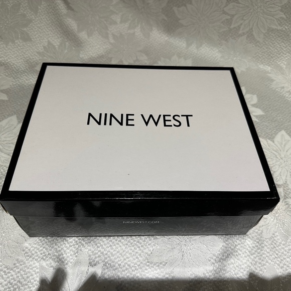 Nine West Leather Heel, Size 6.5, Black - Picture 4 of 13